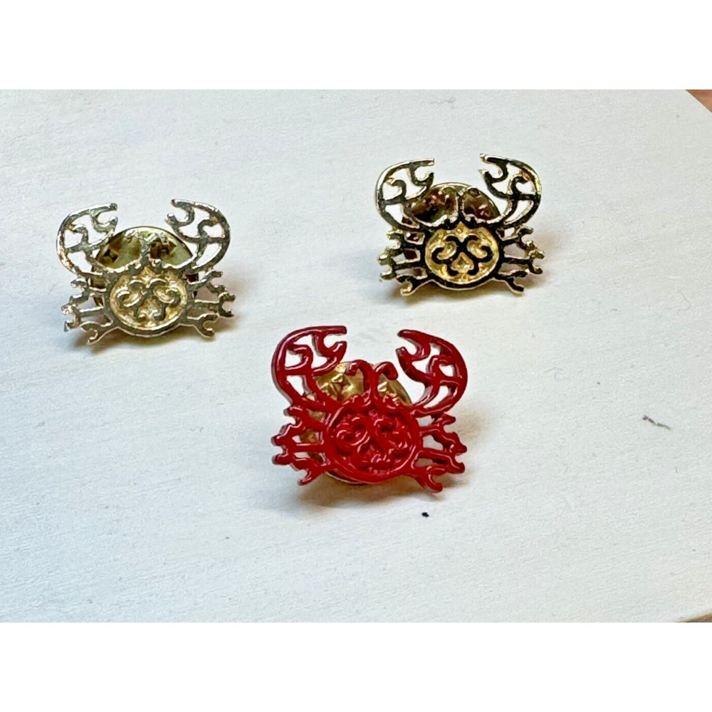 LOT OF 3 ADORABLE SMALL CRAB‎ DESIGN RED GOLD TONE METAL HAT LAPEL PINS SEA LIFE